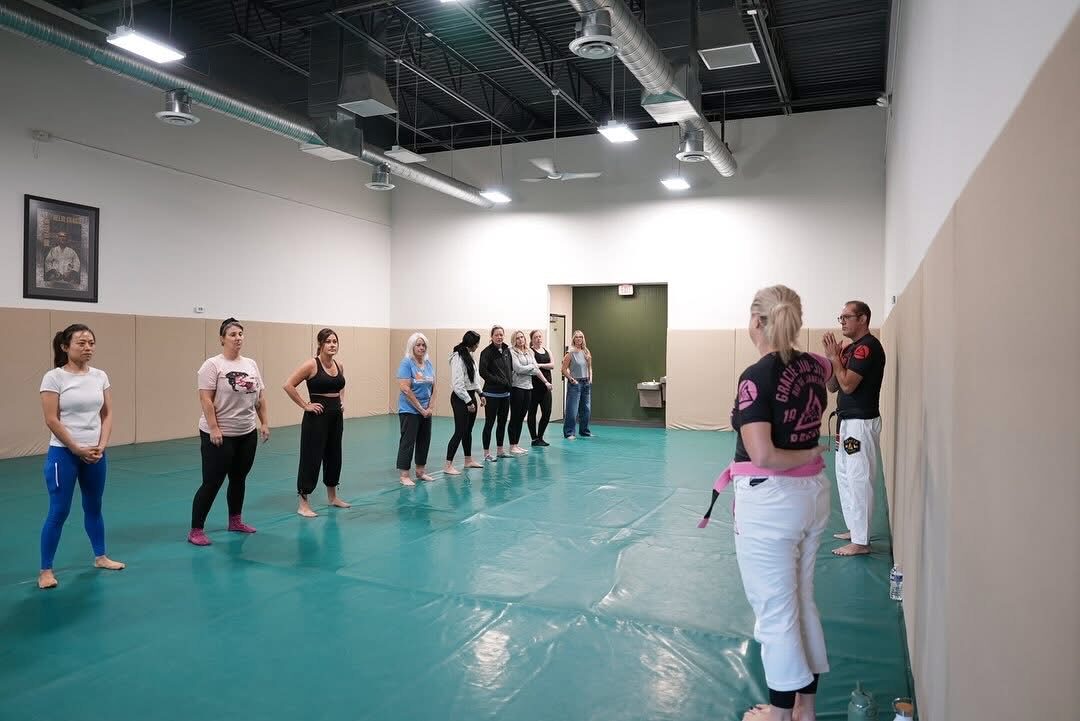 Hands-on technique at the agent self-defense seminar
